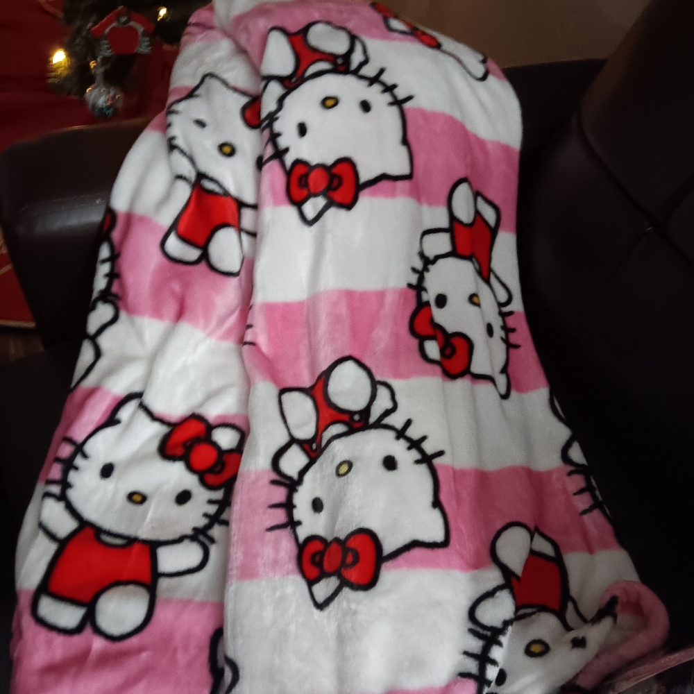 NWT Hello Kitty Large Plush "Silk Touch" Throw Blanket Stripe/Pink
